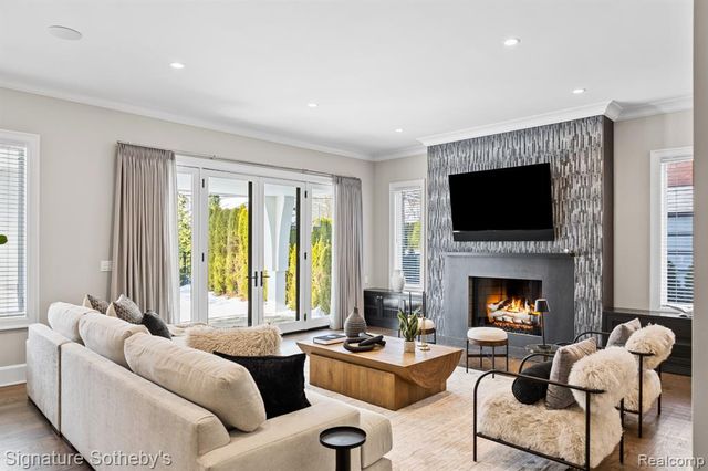 1295 Lakeside Drive, Birmingham, MI 48009