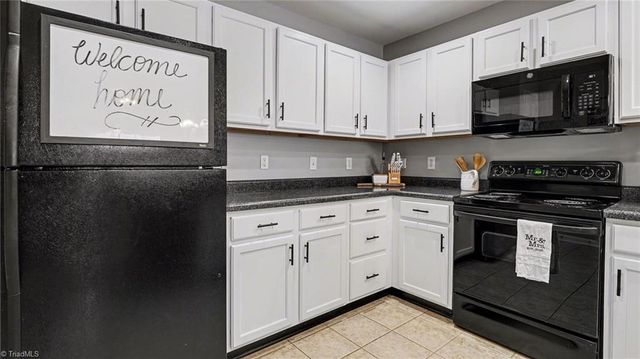 3710 Cotswold Avenue Z, Greensboro, NC 27410