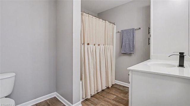 3710 Cotswold Avenue Z, Greensboro, NC 27410