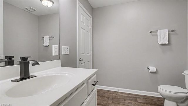 3710 Cotswold Avenue Z, Greensboro, NC 27410