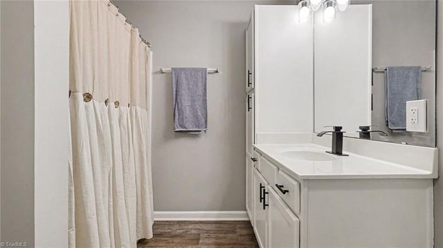 3710 Cotswold Avenue Z, Greensboro, NC 27410