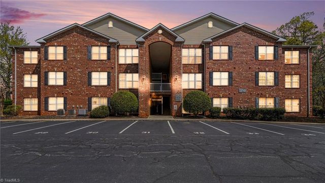 3710 Cotswold Avenue Z, Greensboro, NC 27410