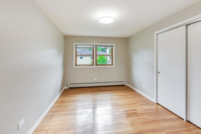 16W674 56th Place 2, Clarendon Hills, IL 60514
