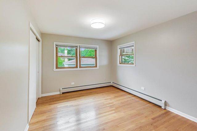 16W674 56th Place 2, Clarendon Hills, IL 60514