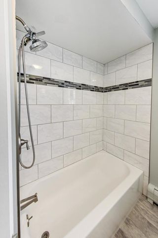 16W674 56th Place 2, Clarendon Hills, IL 60514