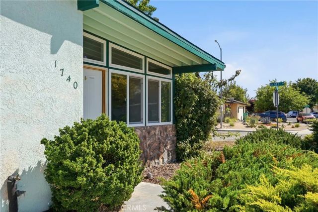 1740 Westfield Road, Paso Robles, CA 93446