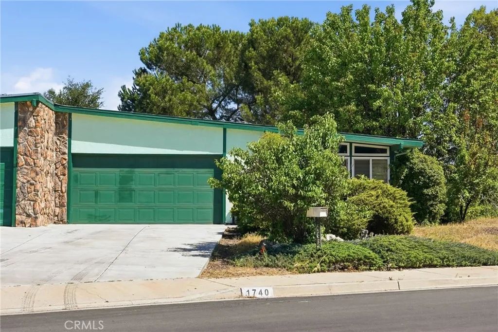 1740 Westfield Road, Paso Robles, CA 93446