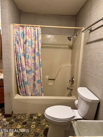 190 Van Stowe Rd, Harriman, TN 37748