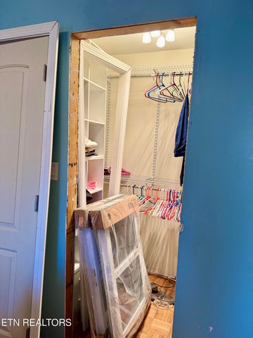 190 Van Stowe Rd, Harriman, TN 37748