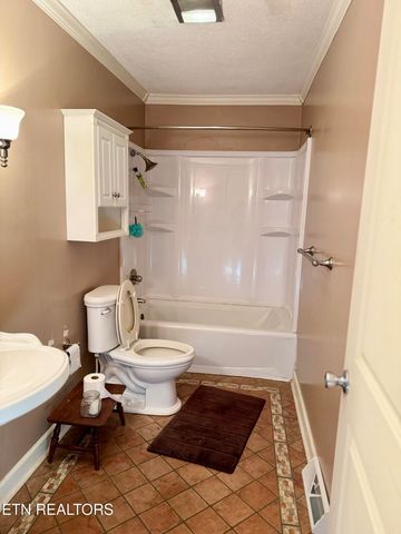 190 Van Stowe Rd, Harriman, TN 37748