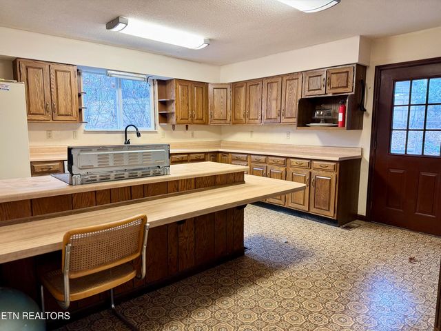 190 Van Stowe Rd, Harriman, TN 37748