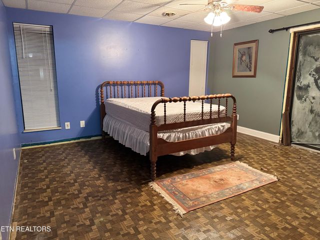 190 Van Stowe Rd, Harriman, TN 37748