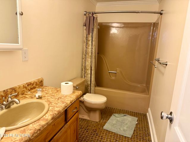 190 Van Stowe Rd, Harriman, TN 37748