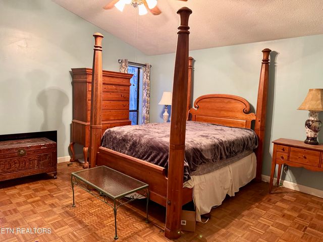 190 Van Stowe Rd, Harriman, TN 37748