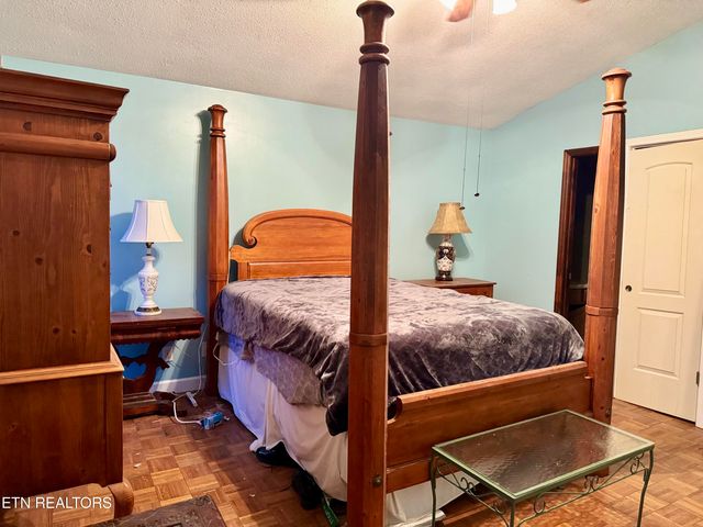 190 Van Stowe Rd, Harriman, TN 37748