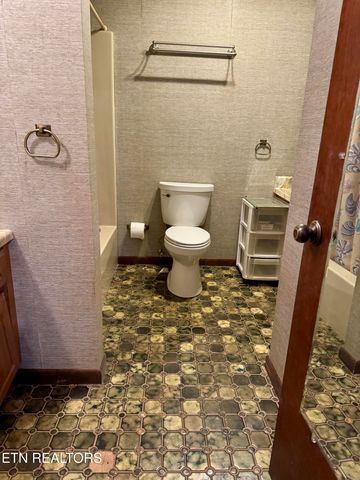 190 Van Stowe Rd, Harriman, TN 37748