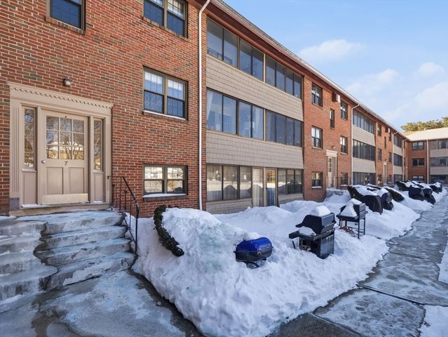 68 Preston St 6D, Wakefield, MA 01880