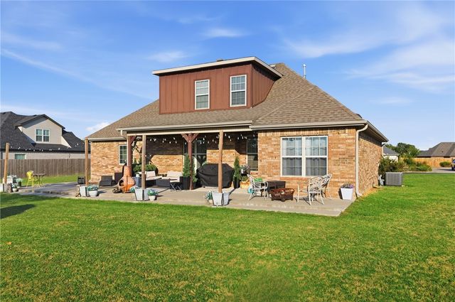 18397 Astor Drive, Fayetteville, AR 72704