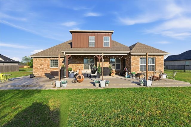 18397 Astor Drive, Fayetteville, AR 72704