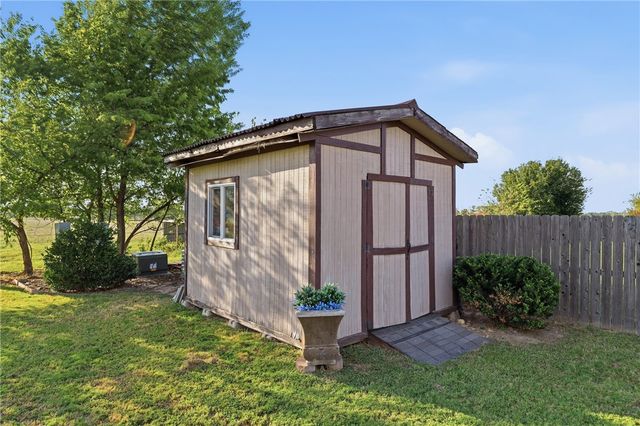 18397 Astor Drive, Fayetteville, AR 72704