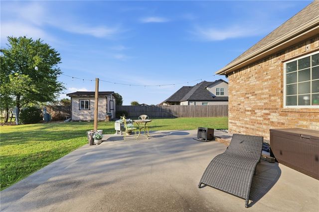 18397 Astor Drive, Fayetteville, AR 72704