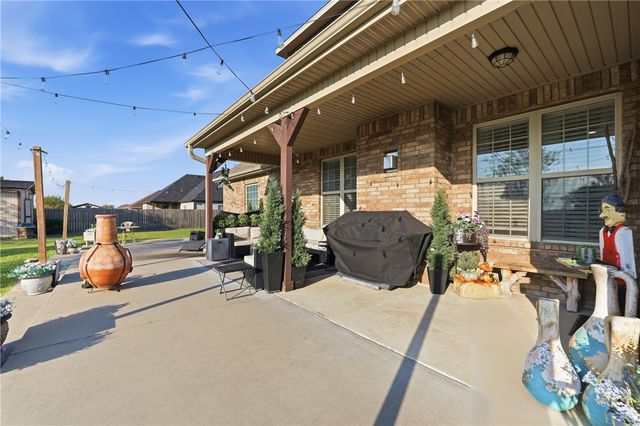 18397 Astor Drive, Fayetteville, AR 72704