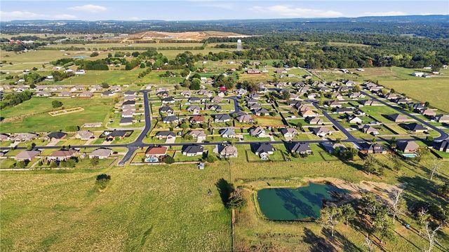 18397 Astor Drive, Fayetteville, AR 72704