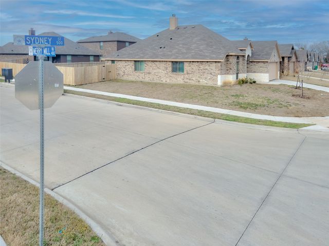 531 Sydney Street, Wilmer, TX 75172