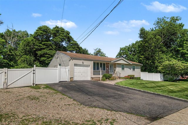 46 Oakland Avenue, Central Islip, NY 11722
