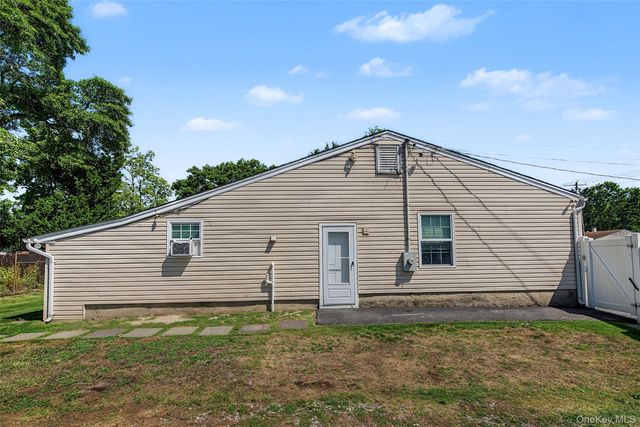 46 Oakland Avenue, Central Islip, NY 11722
