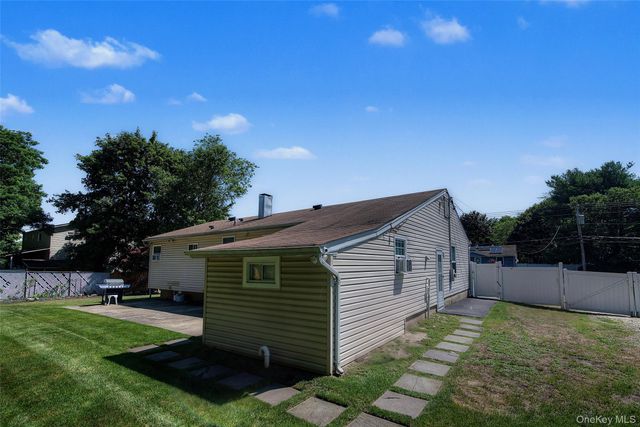 46 Oakland Avenue, Central Islip, NY 11722