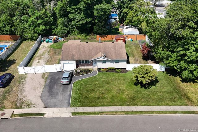 46 Oakland Avenue, Central Islip, NY 11722