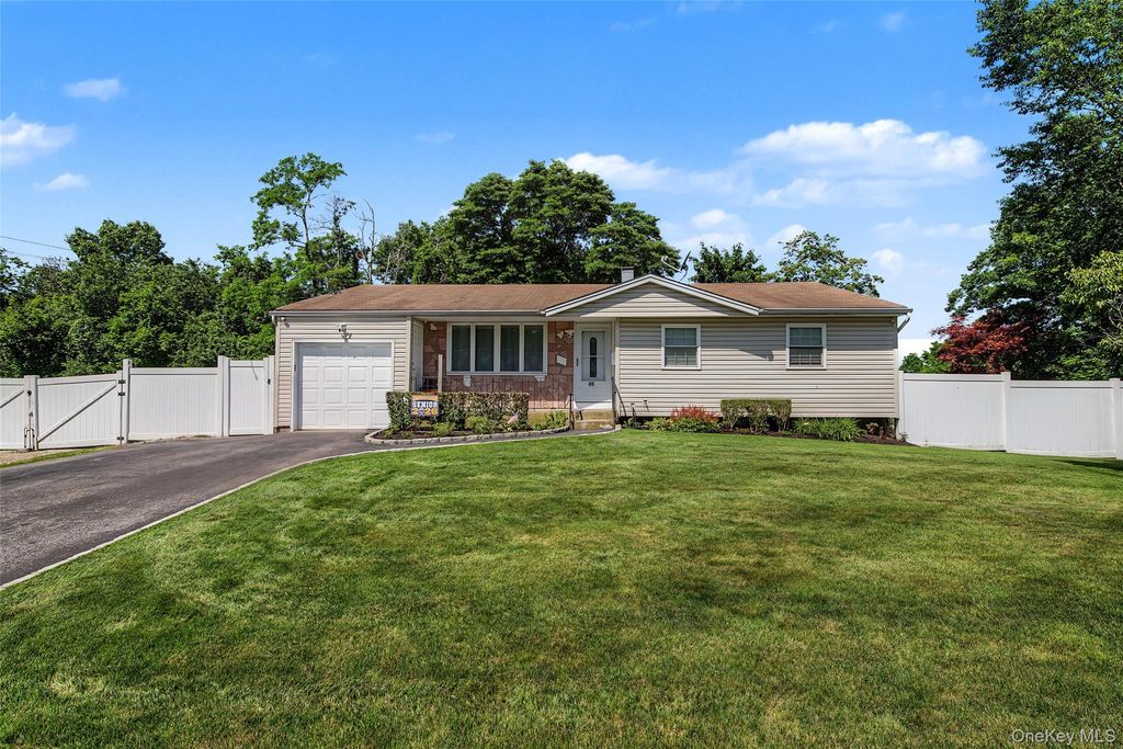 46 Oakland Avenue, Central Islip, NY 11722