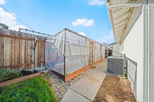 6446 Everest Way, Sacramento, CA 95842