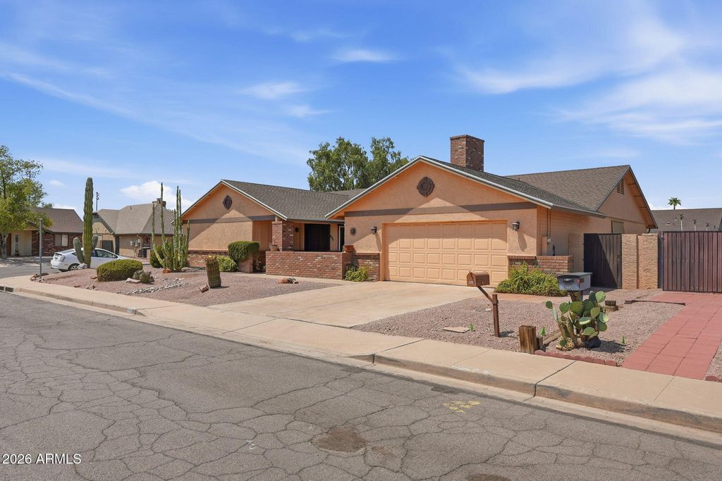 226 E GLENCOVE Street, Mesa, AZ 85201