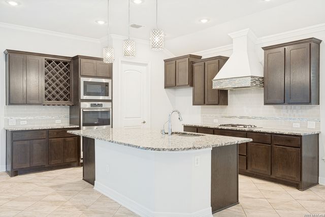 198 JASPER PT, Castroville, TX 78009