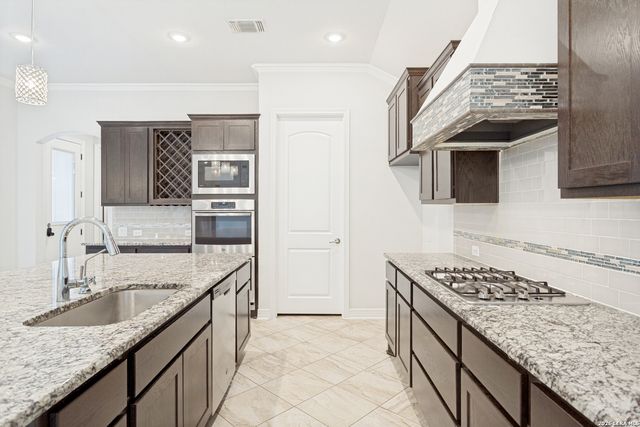 198 JASPER PT, Castroville, TX 78009