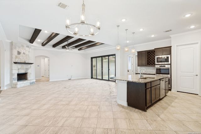 198 JASPER PT, Castroville, TX 78009