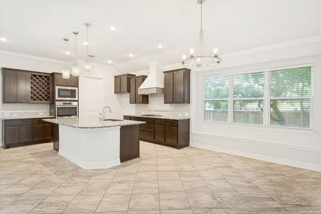 198 JASPER PT, Castroville, TX 78009