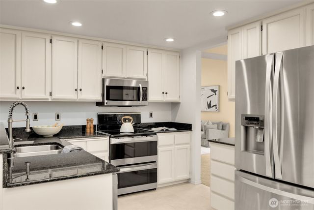 24325 SE 40th Place, Sammamish, WA 98029