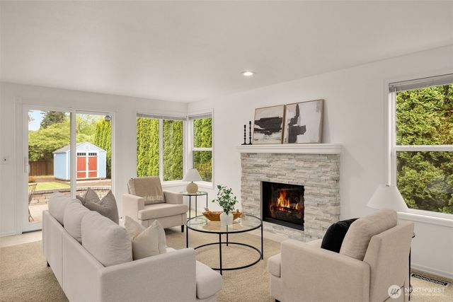 24325 SE 40th Place, Sammamish, WA 98029