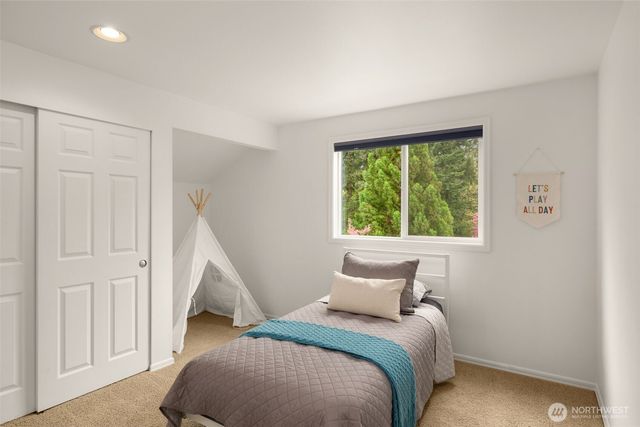 24325 SE 40th Place, Sammamish, WA 98029