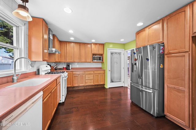 557 Lloyd Road, B, Hazlet, NJ 07730