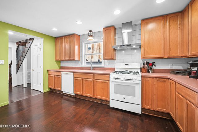 557 Lloyd Road, B, Hazlet, NJ 07730