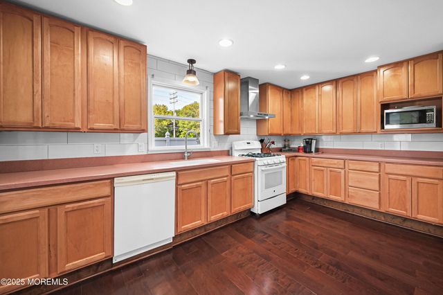 557 Lloyd Road, B, Hazlet, NJ 07730