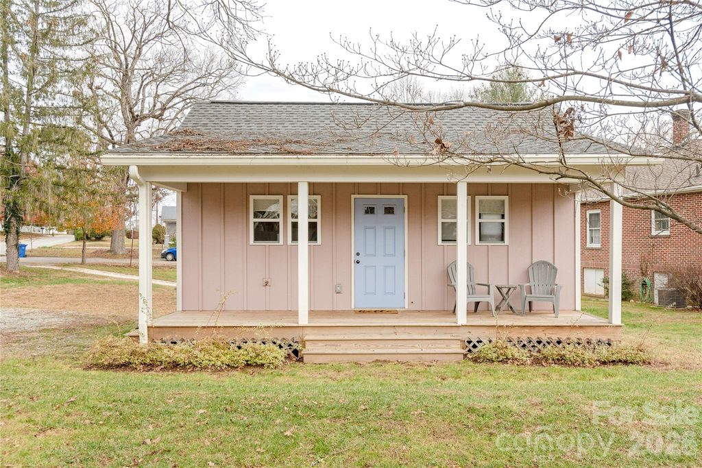 606 Ray Avenue, Hendersonville, NC 28792