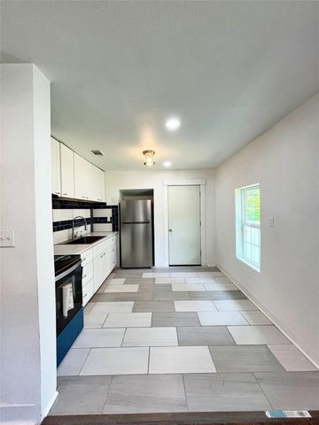 601 Blevins Street, Fort Worth, TX 76111