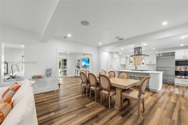 5236 Pine Tree Dr, Miami Beach, FL 33140
