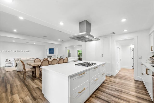 5236 Pine Tree Dr, Miami Beach, FL 33140