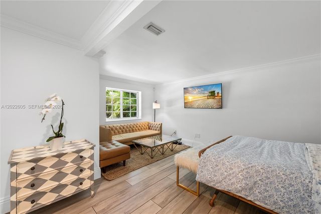 5236 Pine Tree Dr, Miami Beach, FL 33140